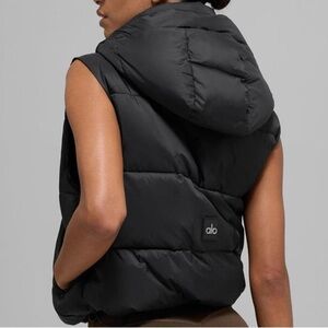 Alo Yoga Gold Rush Hooded Puffer Vest in Black